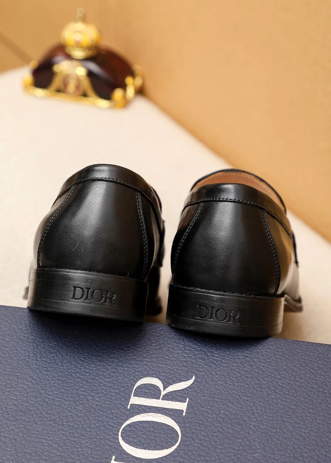 Men's shoes 💰480 💐 Product trademark: Dior "Dior" casual leather shoes Regular size: 39-44 (38.45.46🉑️Customized) Product materials: Selected Italian imported first-layer calfskin upper + classic hardware buckle, imported water-dyed 🐂 cowhide lining. Strong three-dimensional visual effect, original outsole color: 1⃣️color optional
